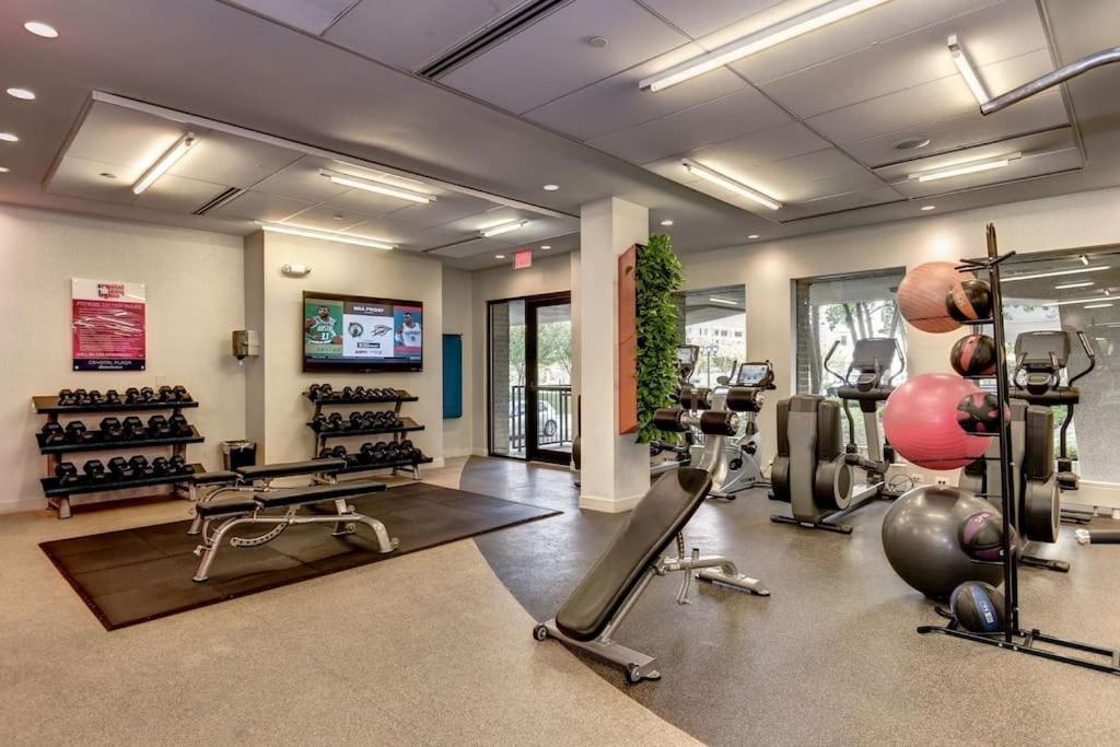 Charming Apartment At Crystal City With Amazing Amenities Arlington Exterior photo